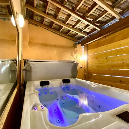 Patio, Jacuzzi Professionnel, Table De Massage, Climatise, Le Cocon De Pedro Apartment *