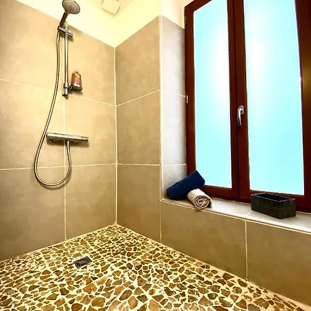 Apartment Patio, Jacuzzi Professionnel, Table De Massage, Climatise, Le Cocon De Pedro *