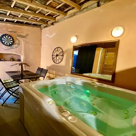 Apartment Patio, Jacuzzi Professionnel, Table De Massage, Climatise, Le Cocon De Pedro Carcassonne