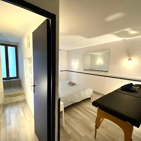 Patio, Table De Massage, Climatise, Le Cocon De Pedro קרקסון