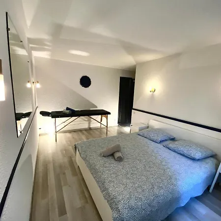 Apartment Patio, Jacuzzi Professionnel, Table De Massage, Climatise, Le Cocon De Pedro
