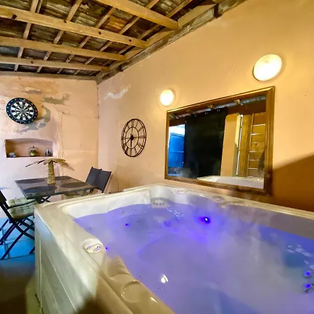 Patio, Jacuzzi Professionnel, Table De Massage, Climatise, Le Cocon De Pedro Apartment *