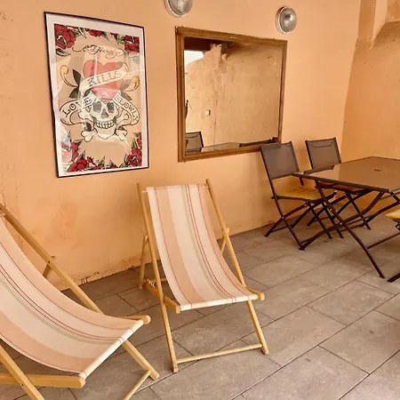 Patio, Table De Massage, Climatise, Le Cocon De Pedro Apartment *